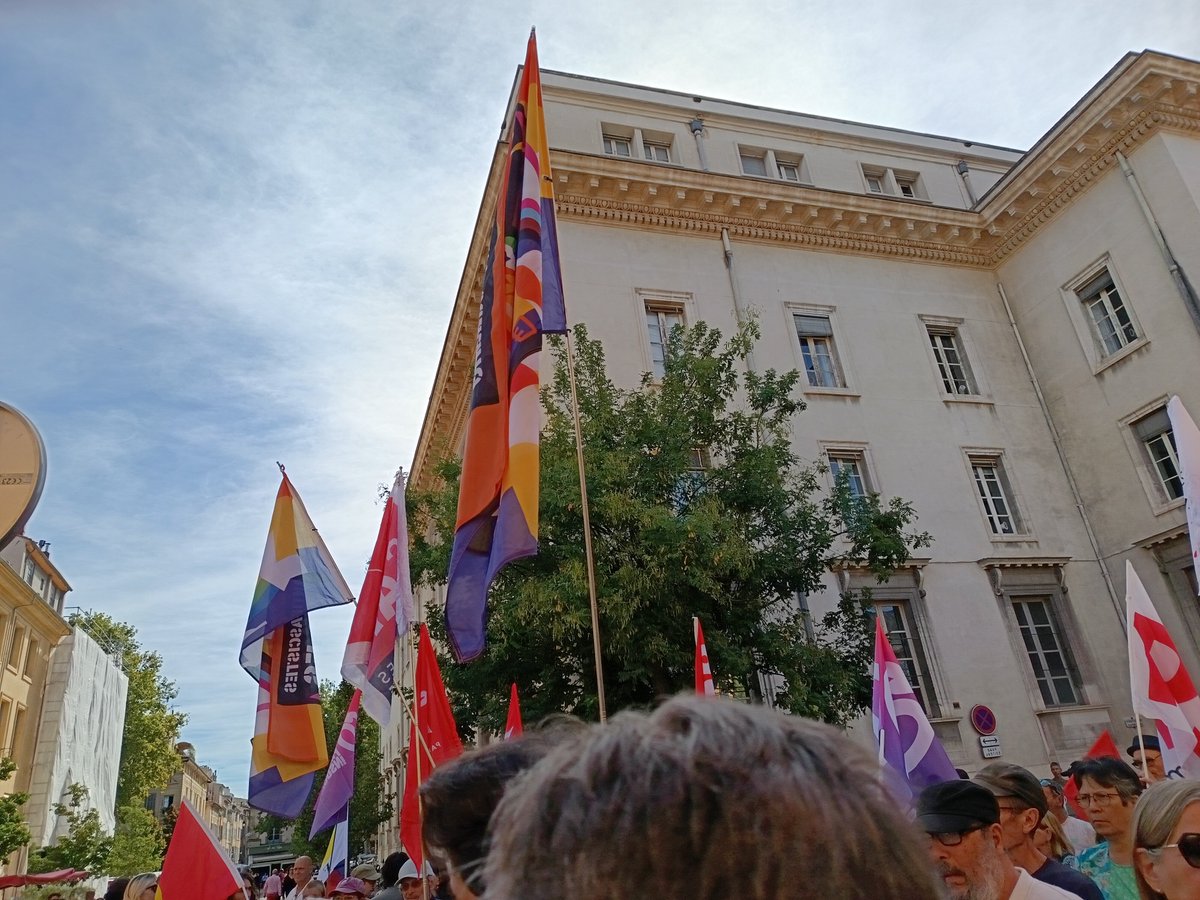 Herve_GUERRERA's tweet photo. Rassemblement à Aix-en-Provence contre le projet de loi  d'XD "Permis de tuer" devant la cour d'appel et la maison du grand humaniste Peiresc . Solidaritat ! @Oui_la_Provence @POcProvence @AixAvenir @RetPS https://t.co/MciPrG08MB