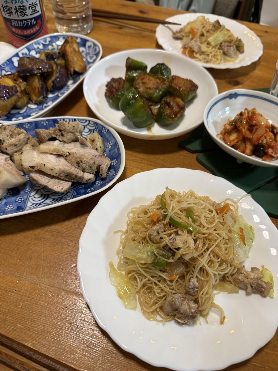 aloha5021's tweet photo. 先日コストコ行ってイロイロ食材仕入れ
て来ました✌️
一昨日は蒸し豚を作ったので今日は福島
墓参り帰りですがパパッとチキングリル
ピラフとウィンナーポトフ。
毎晩カミさんとインヌ🐶との３人です。
＃男の料理 https://t.co/JTa9llp3T4