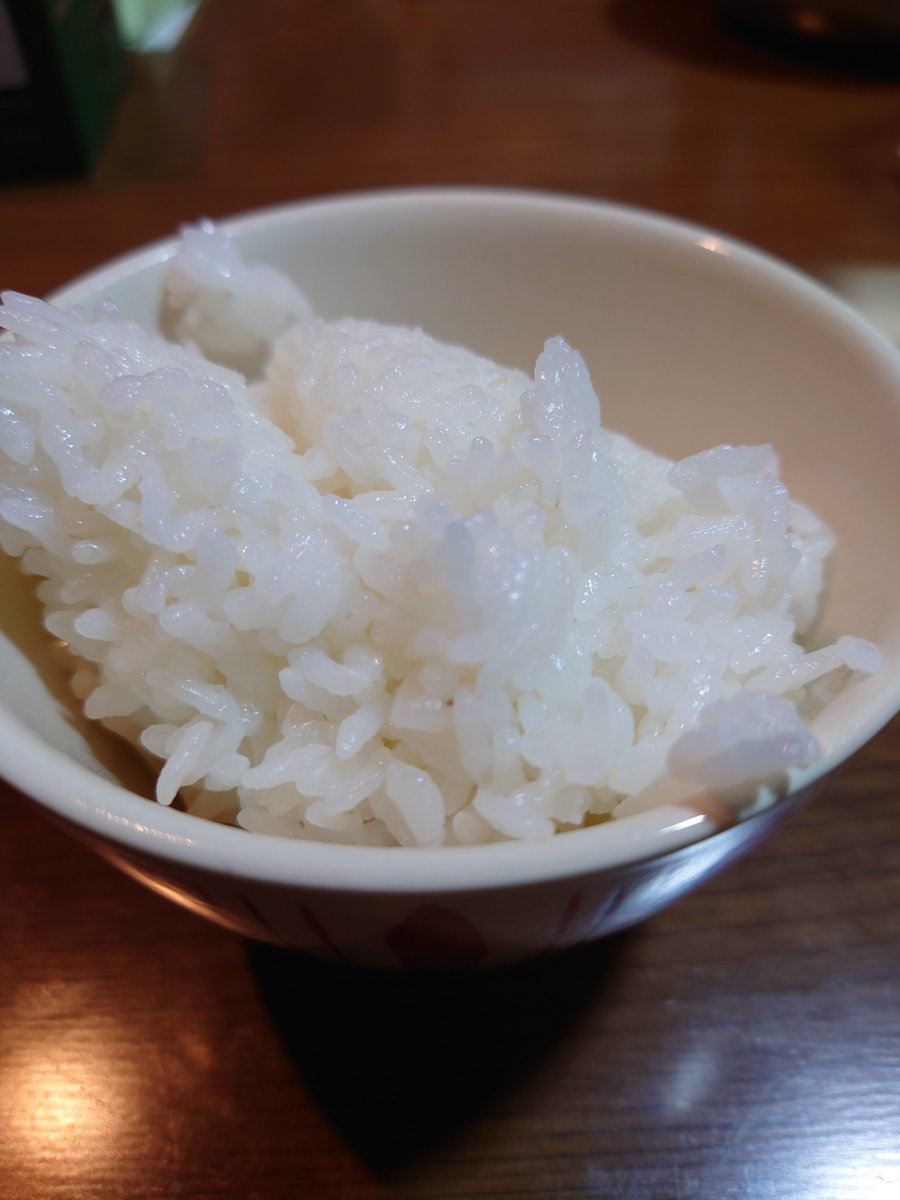 Abf6BVaX2C7330's tweet photo. 自分で作って、自分で精米して、自分で炊いたコノホシ
やっぱり他所様にオススメする前に、試食せな。という事で実食！

コシヒカリとしか比較できないけども、遜色無い位に、甘味はあり、コシヒカリと比べ少し柔らかいかも。
真髄は、冷ご飯になってからの味。 https://t.co/YLS67ySJ5z