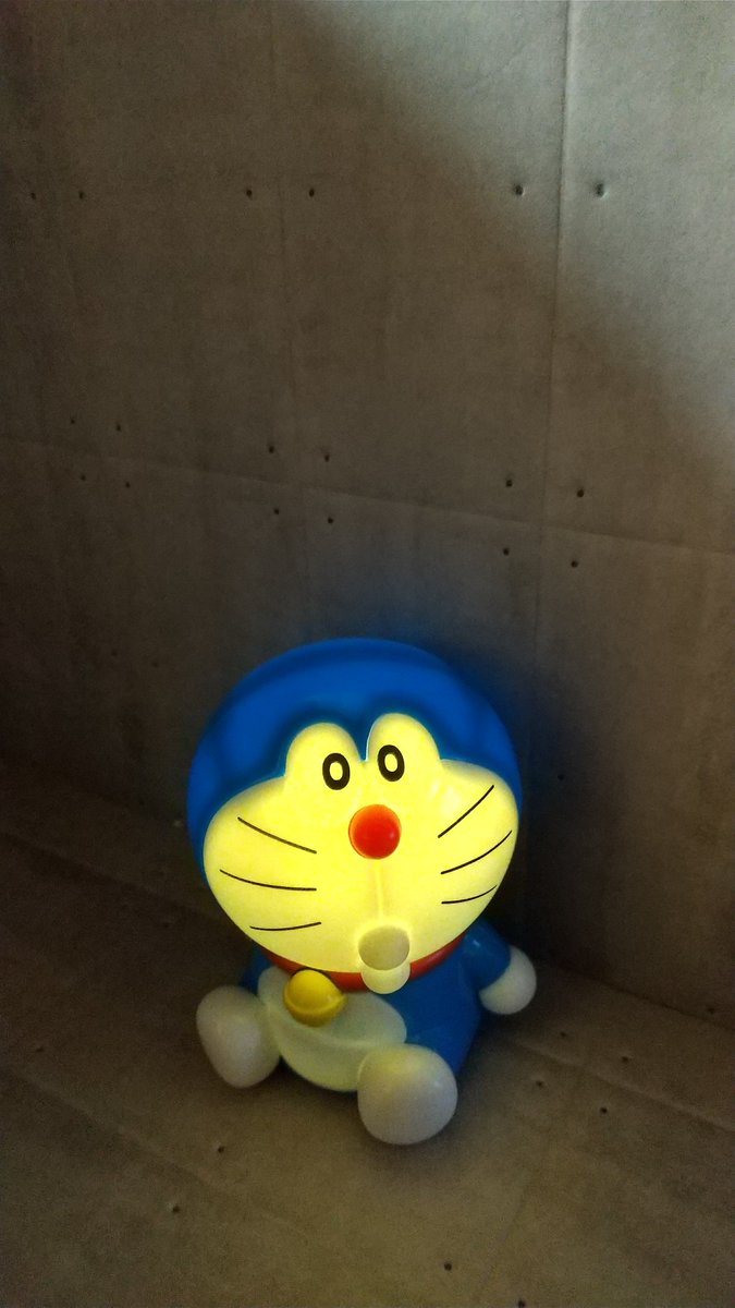 asano134's tweet photo. ｢ドラえもん ライトマスコット｣
ドラえもんおすわりが出た◓
藤子・F・不二雄先生特有の“3の口”が可愛らしく表現されています🔔

#おまけ大好きの会 https://t.co/4QzKFse4pw