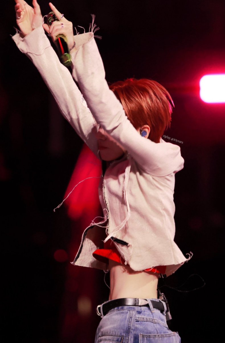 bbibbiriwoo's tweet photo. riwoo's tiny waist
2024                                           2026 https://t.co/UalEHotuy0