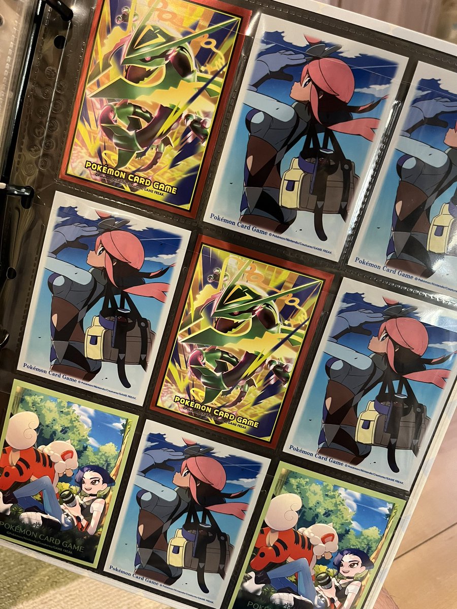 roppuI's tweet photo. 今回買ったポケカ自体はレアと言えそうなのはカナリィくらいかな

スリーブは昔買ったフウロと今日買ったメガレックウザ(息子氏に分けてもらった)とサザレさん

ちゃんと入れればそれなりの見栄えにはなるね https://t.co/0jKYOKwIQA