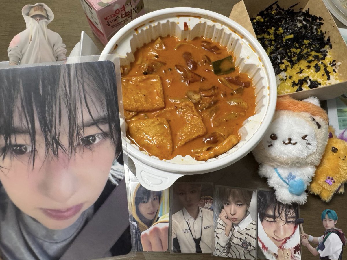 YuysH_04's tweet photo. 똥친들 밥 맛있게 먹오😘 https://t.co/71fx6UjhLC