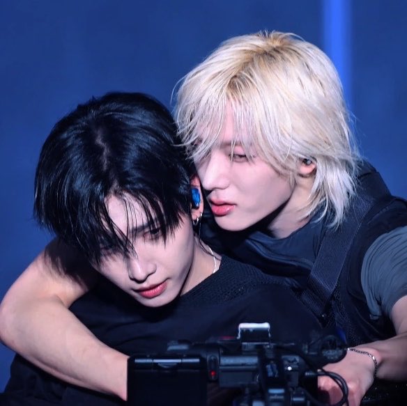 onedooreuloiza's tweet photo. jaehyun’s turn                      sungho’s turn https://t.co/9OUrLE6Mev