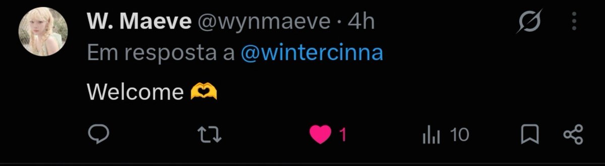 wintercinna's tweet photo. a autora de arever comentou no meu post 😭😭😭 q fofa vou chorar https://t.co/Xdl6COC4UB