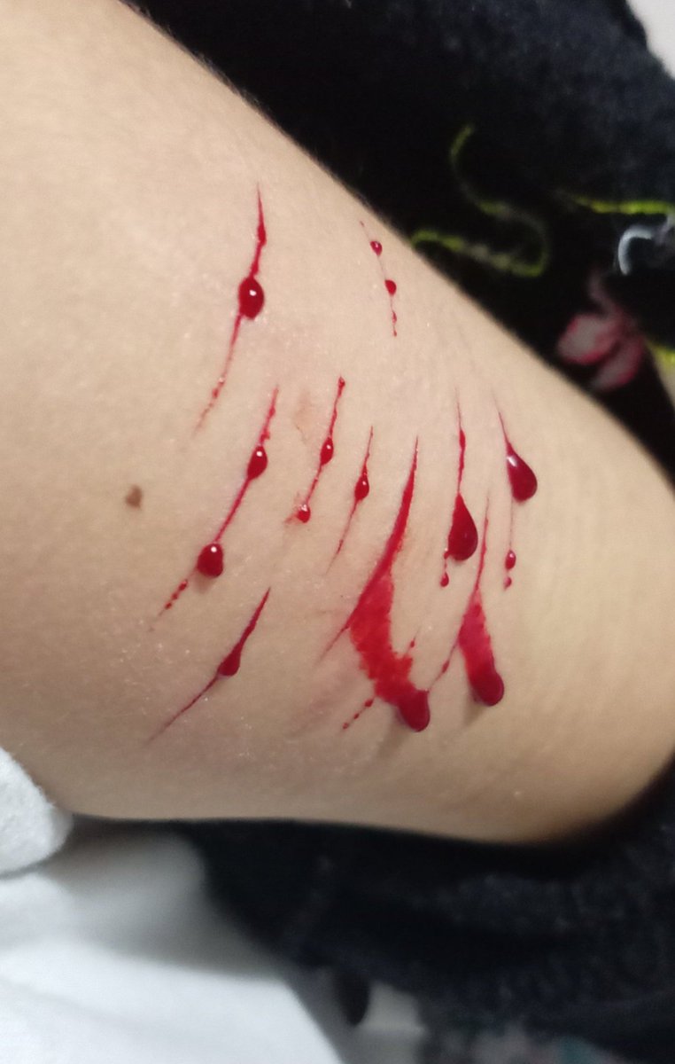 evaniscrazy's tweet photo. ALL FAKE SFX MAKE UP FOR HALLOWEEN ALL FAKE THIS IS FAKE BLOOD FAKE ARM I DO THE SFX MAKE UP AND MAKE IT LOOK MORE REAL WITH AI TRAINING AI ALL FAKE FAKE FAKE THIS IS NOT REAL!!
#slittwt #shttwt #shertwt 
Old ones so tiny so cute https://t.co/U6aiE1iVYr
