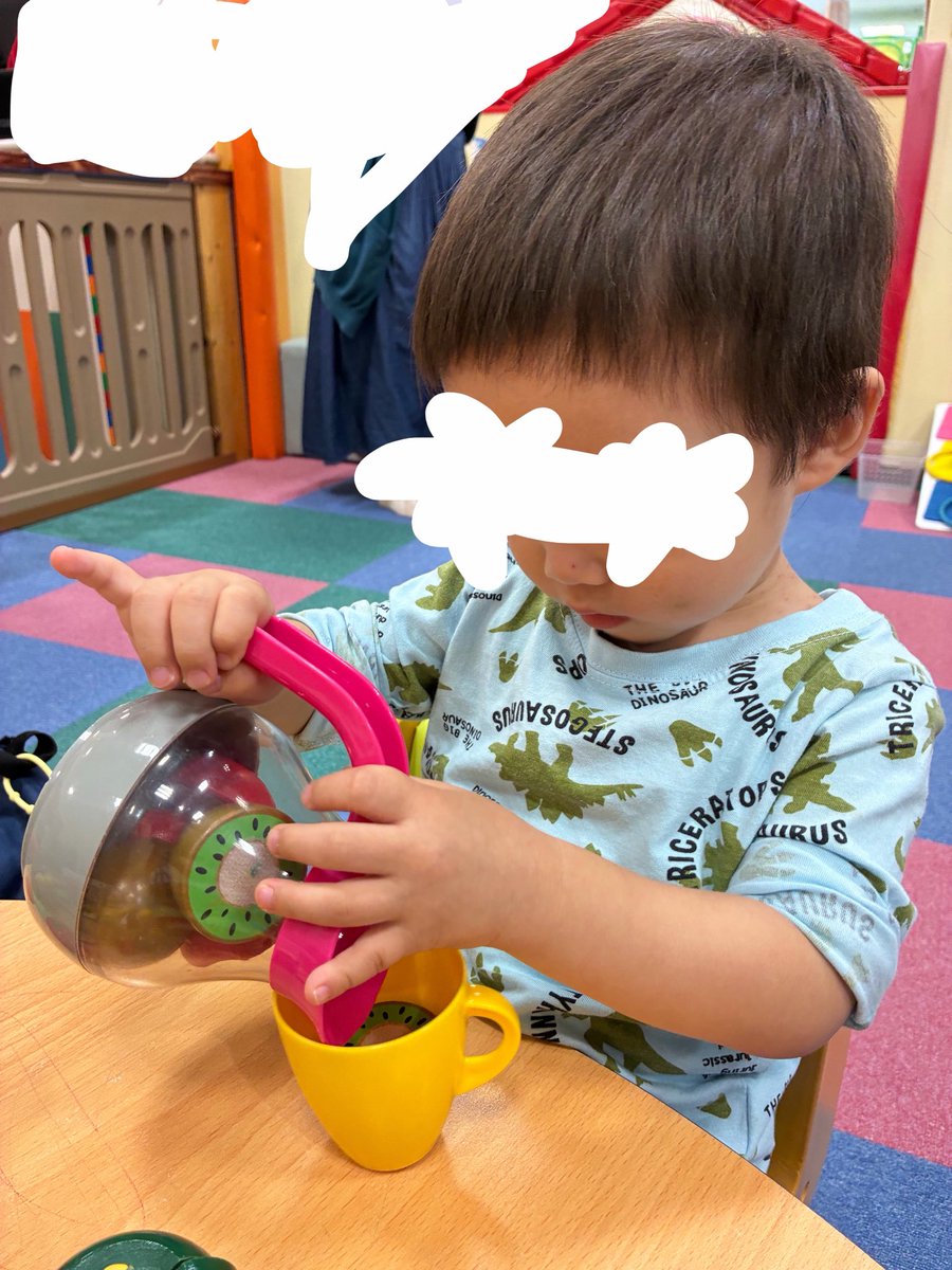 TsuSan3233's tweet photo. 2日間病院以外大人しくしてたから
今日は室内で遊べるところで発散

1枚目は蕎麦を食うのに全力
（おもちゃ付きの子どもランチ『いらない』って言ったのに、食べ終わって『おもちゃは❓』と言う理不尽ちび太😂

3枚目はちび太の特製フルーツジュース ソルト＆ペッパー入り😆

今夜から台風だからね🌀 https://t.co/WtE9uXOCcN