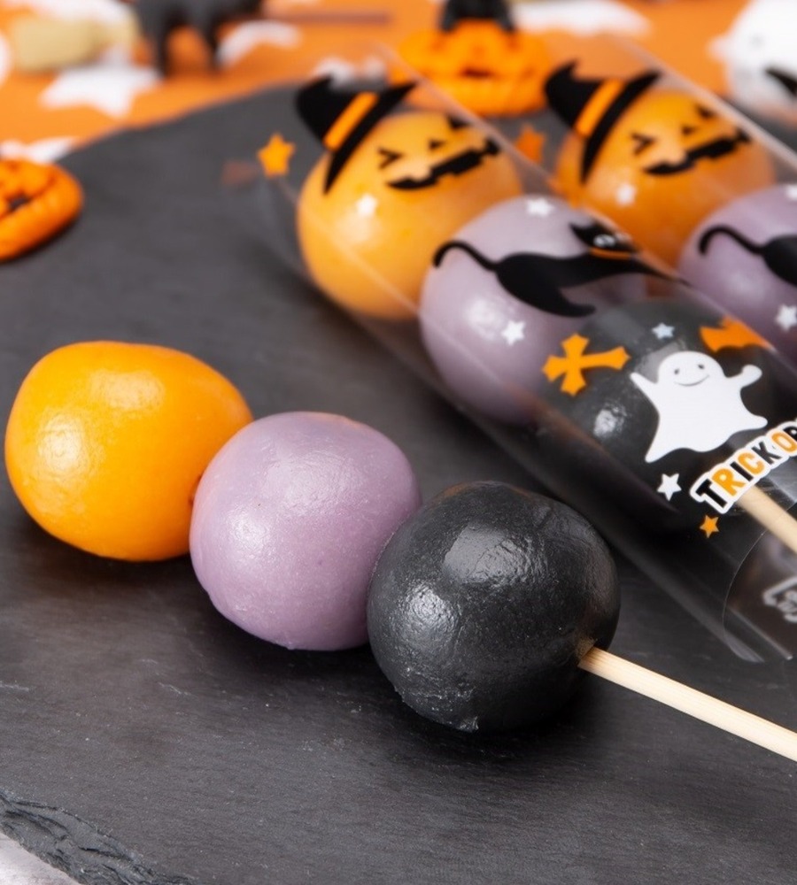fashionpressnet's tweet photo. 口福堂「ハロウィン」モチーフの和菓子、“爽快あん”のチョコミント大福＆もっちり食感の3色だんご - https://t.co/XVv1q37Ml9 https://t.co/JTqG7l0Hoi