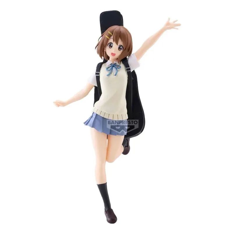 DeriveFigurine's tweet photo. Yui Hirasawa passe en SQ Figure, uniforme estival de Sakuragaoka, étui de guitare dans le dos et grand sourire dans K-ON!! 🎸

La figurine Banpresto de 25 cm est disponible en précommande.

➡️ https://t.co/reQBiLN7Jp https://t.co/oWyXIng8dw