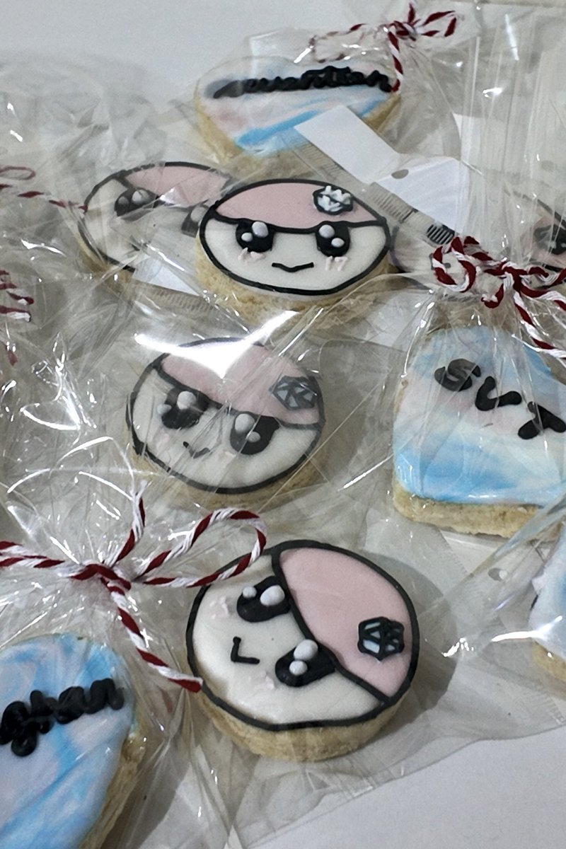 bakedbyjulia's tweet photo. never getting over bongbongee’s cuteness 🥹💗

#bakedbyjulia

#seventeen #bongbongee #sugarcookies #pastries https://t.co/zCevKaPGvl