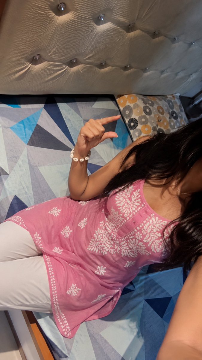 Goddess_Divyaa's tweet photo. Happy Sunday Piggies https://t.co/YvLtK9rxAb
