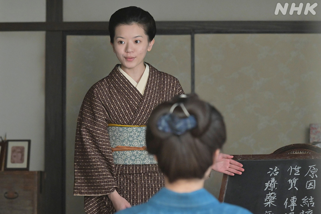 asadora_nhk's tweet photo. ＼ あらすじ公開／

最終週「道標（みちしるべ）」
看護婦試験が迫る中、ツヤ（東野絢香）たちは懸命に勉強をしていた。
続きのあらすじは公式ホームページでご覧ください。
https://t.co/79pzZ5Q07d

▼第25週の見逃し配信はNHK ONEで！
https://t.co/4YaKyEc2sm

#朝ドラ #風薫る

見上愛 上坂樹里 https://t.co/OxHyIFEtcA