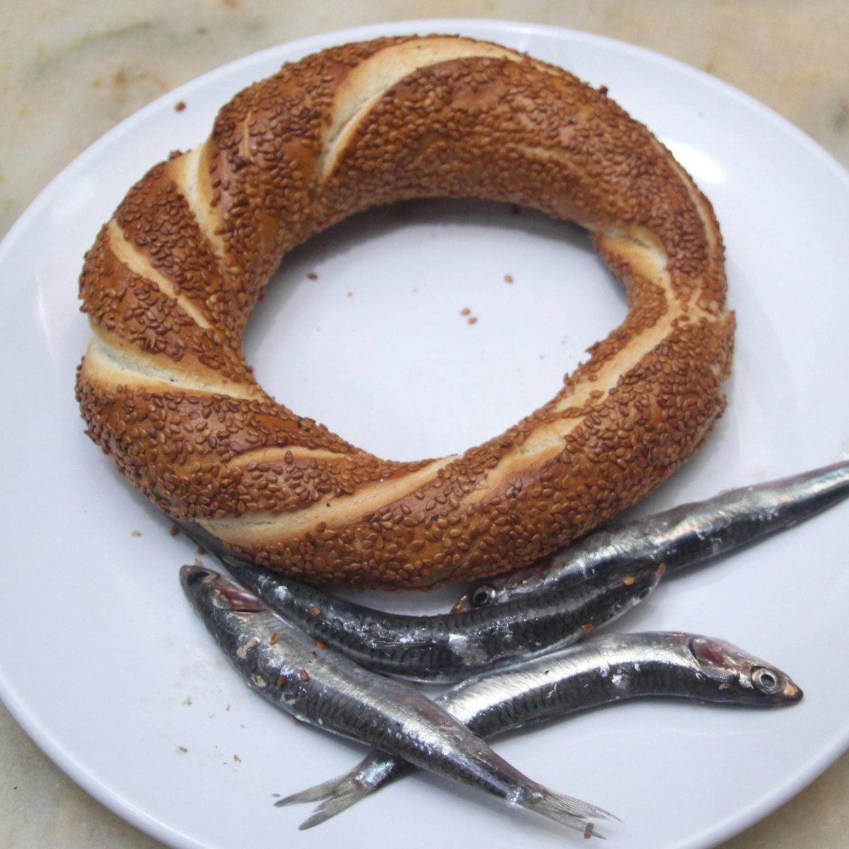 pusholder's tweet photo. Ordu'da hamsili simit yapıldı. https://t.co/IB5vFtTFtU