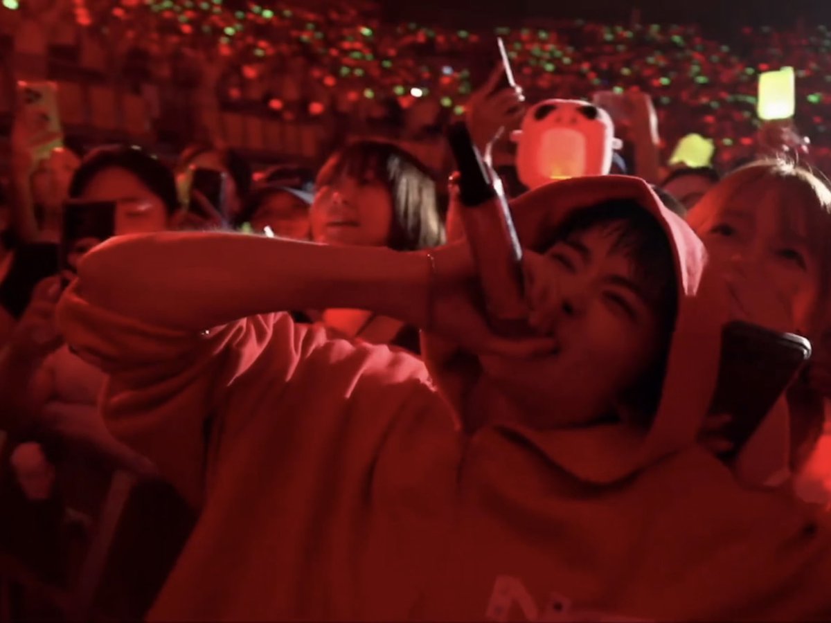 JAEWOOLOOKS's tweet photo. JAEHYUN WITH THE AUDIENCE WTF https://t.co/KgX54d6dl5