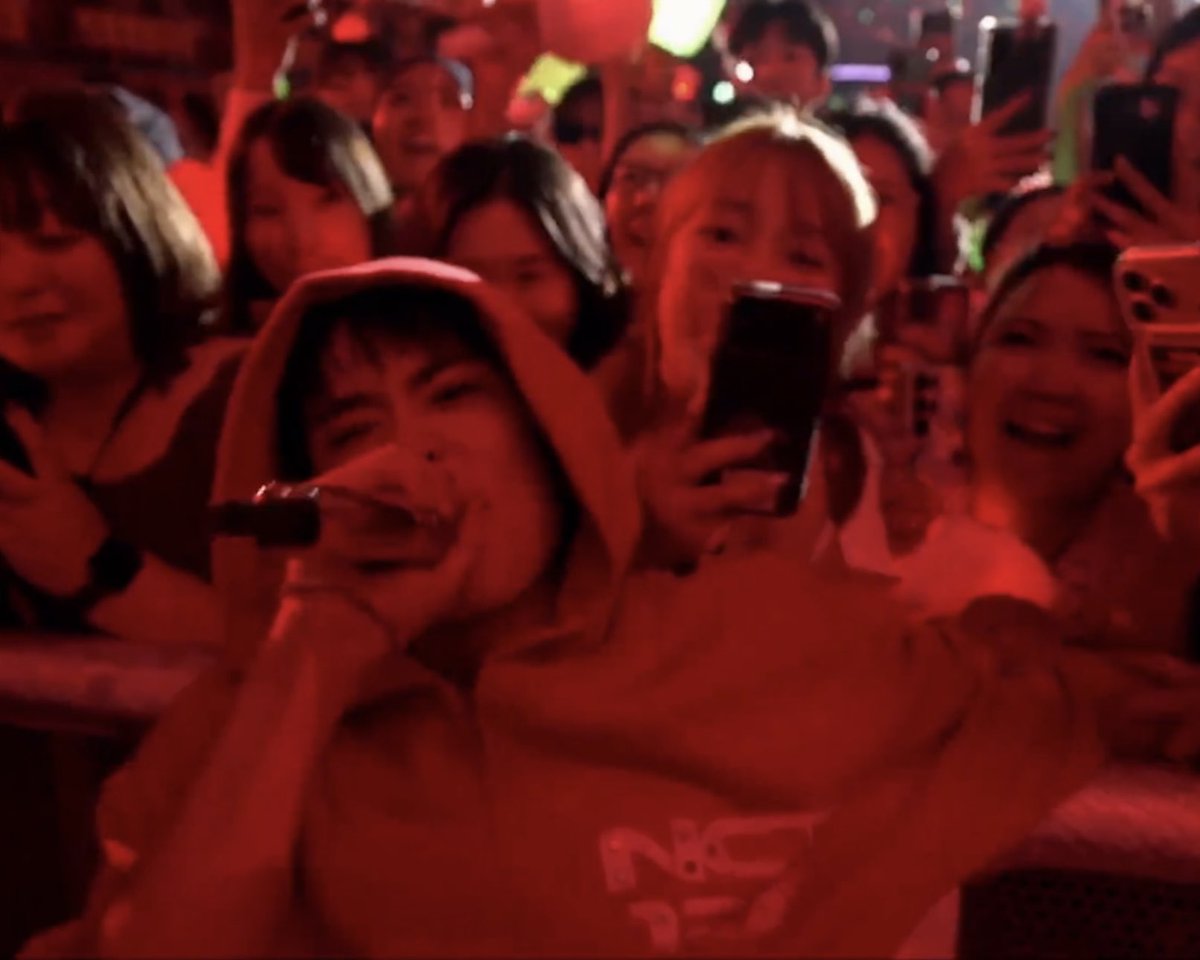 JAEWOOLOOKS's tweet photo. JAEHYUN WITH THE AUDIENCE WTF https://t.co/KgX54d6dl5