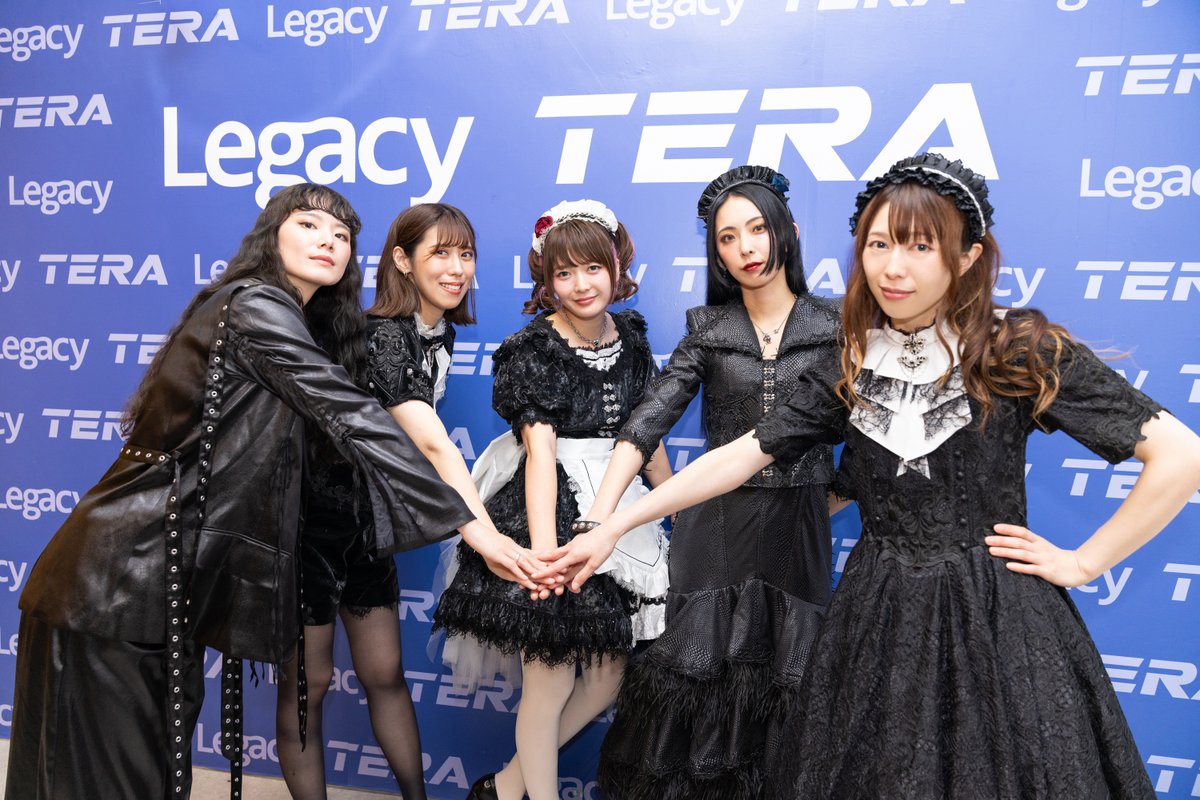 memeonmusic's tweet photo. 日本女子搖滾樂團 BAND-MAID 今天在台完售開唱，5 位成員受訪時除了感謝台灣「主人與大小姐」的熱情，還大談臭豆腐與登台前的微醺小習慣。

閱讀全文：
https://t.co/0N2GaiErEM

照片：Welcome Music
#bandmaid
@miku_bandmaid
@saiki_bandmaid
@kanami_bandmaid
@misa_bandmaid
@achi_bandmaid https://t.co/cXxKBwhtge