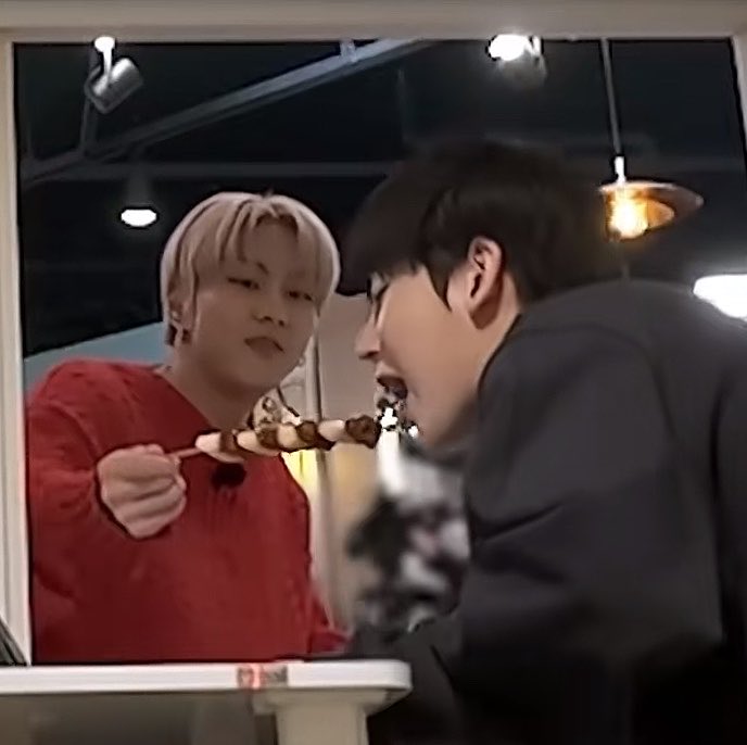 yamkkuwon's tweet photo. princess treatment for his sunoo hyung https://t.co/4gAhoWoY7B