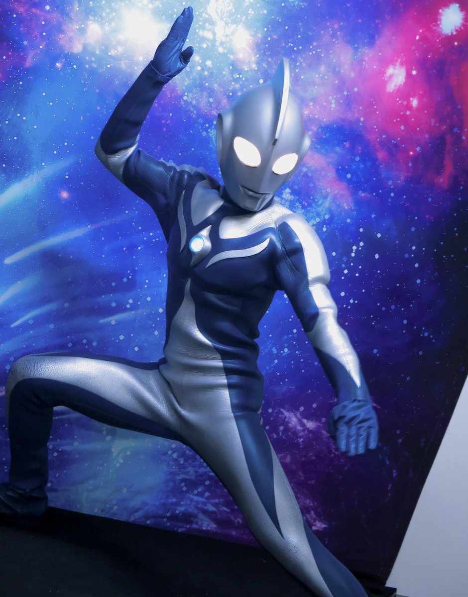 lunaultimate07's tweet photo. 2026/09/20 16:00

ULTRAMAN EXHIBITION -ウルトラマンシリーズ60周年展- in 横浜赤レンガ倉庫

ウルトラマンコスモス ルナモード

夕方のコスモスです。
色んなポーズを見せてくれて、カッコよかったです！

#シュワッチメモリーズ
#ウルトラマン60周年展
#コスモス活動
#ウルトラマンコスモス https://t.co/lWxHEiatbx