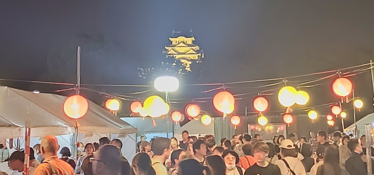 unyjoy's tweet photo. 姫路でやってる台湾夜市に来たもののー
どの屋台も行列がエグくて雰囲気だけ楽しむ

姫路城、めっちゃキレイ https://t.co/r9b1sgbZaH