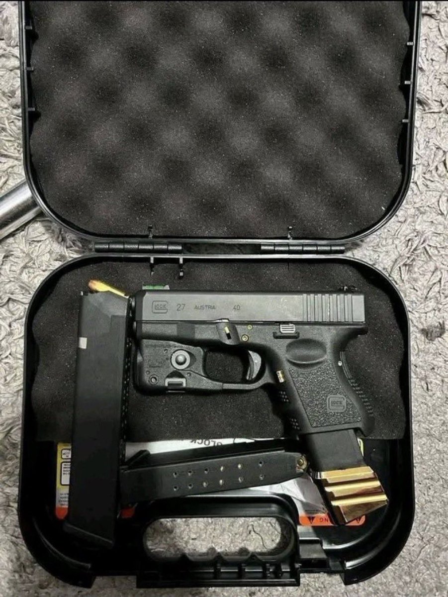 Realjaytrappy's tweet photo. Glock for only 400$ 
#glock https://t.co/QN3Nz2R1oO