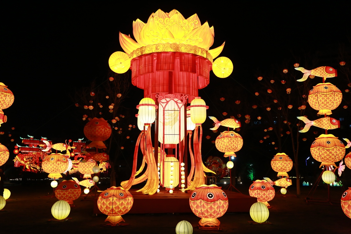 Veceta1981's tweet photo. Happy Lantern Festival! May every glowing lantern light up your sweetest wishes and warmest moments tonight. https://t.co/MEbmsZ1fbU