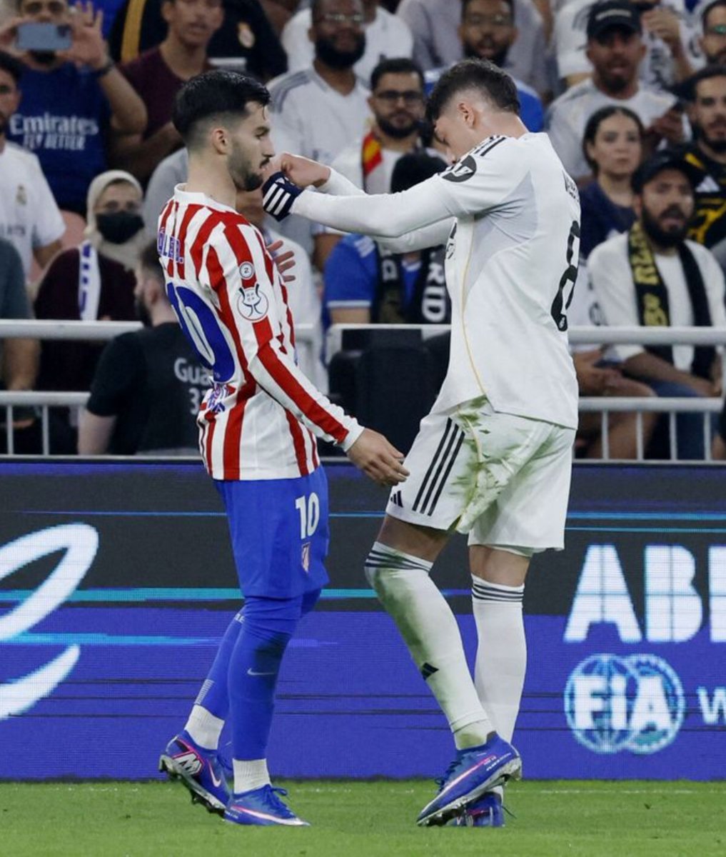 AlberrtoRM2's tweet photo. 🎁 Apuesta al derbi en William Hill y consigue hasta 150€ de regalo.

☝🏼Sólo para nuevos usuarios, yo tengo claro lo que pasará y en la foto dejo una pista...

Os dejo el link por aquí: https://t.co/p3725umeqc https://t.co/eUq9G9Rjqh