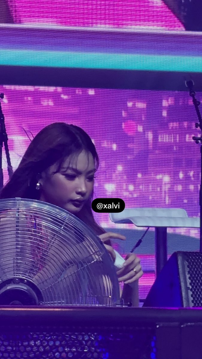 xaaaviiim's tweet photo. Sorry ssoob mainit dito samin hehehe

MELBOURNE GOT BINI SIGNALS

#BINI_SIGNALS_MELBOURNE
#BINI_SIGNALS_WORLDTOUR_2026
#BINI https://t.co/wkwcF9U5KA