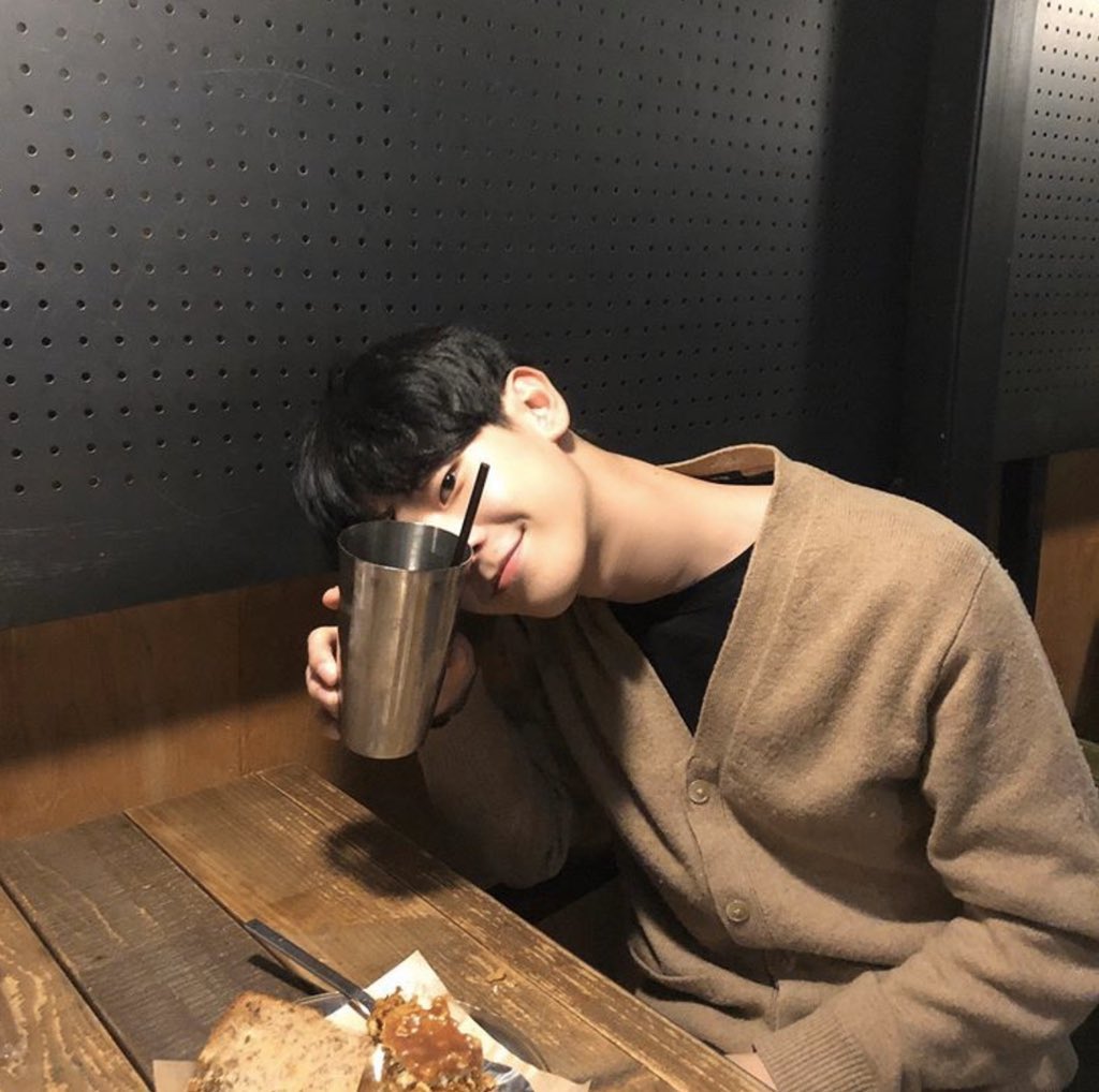 hanaohsuf's tweet photo. 이거 너무 남친짤 같아서 마음이 아픔 https://t.co/vomNiW9ZZb