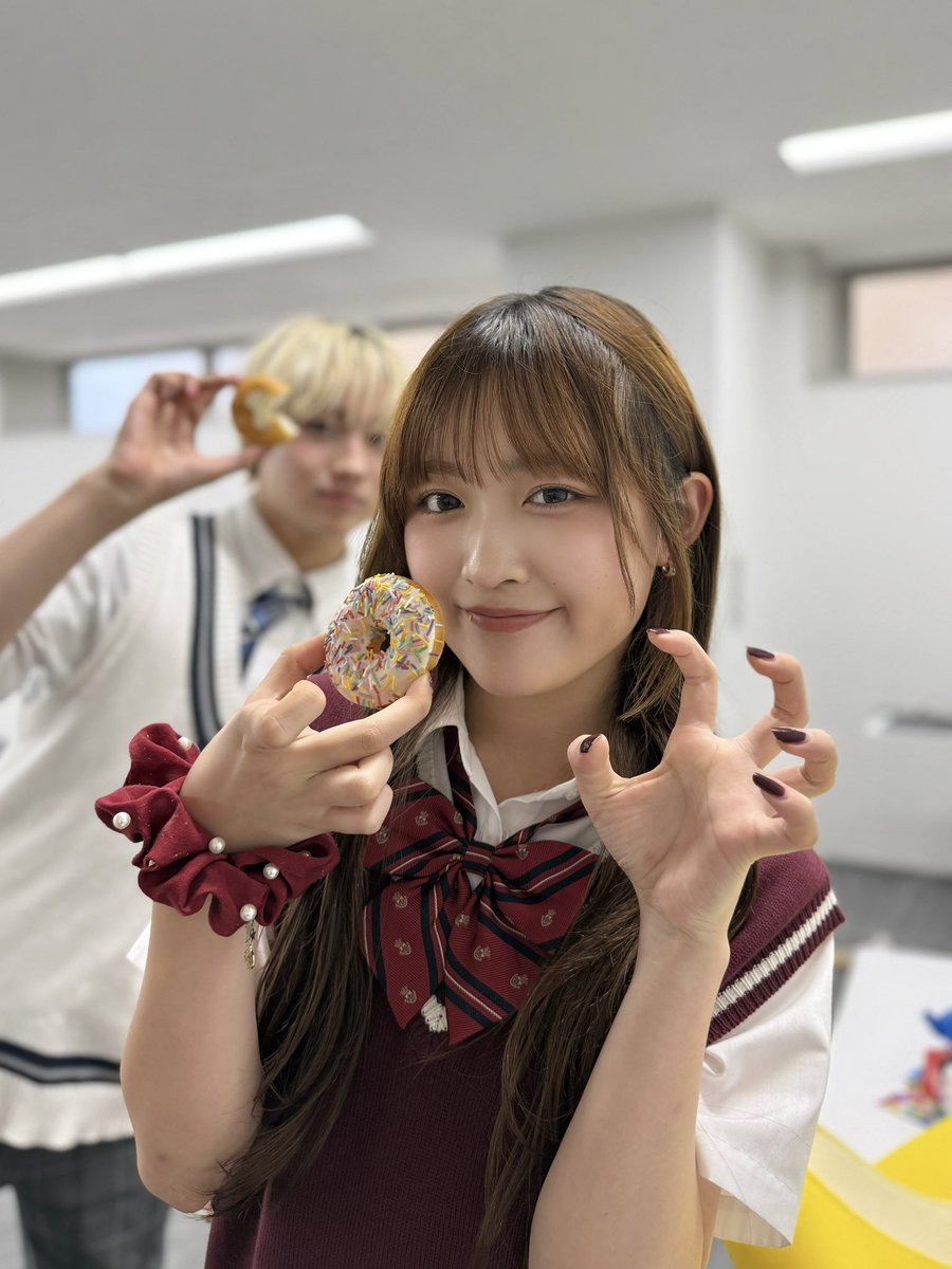 we_are_PG_'s tweet photo. 🎁⋆⸜⊹₊ 𝐇𝐚𝐩𝐩𝐲 𝐁𝐢𝐫𝐭𝐡𝐝𝐚𝐲 𝐭𝐨 #RiANA ₊⊹⸝⋆🥳

🍩 RiANAとドーナツとTSUBASA🐬
🤟 ダンボールカーで撮影中🚗📦💨
❤️ ケーキと一緒に❤︎
🎂 9月20日で15歳‼︎

#PG #全国ツアーを目指す https://t.co/eAp957d1Gx