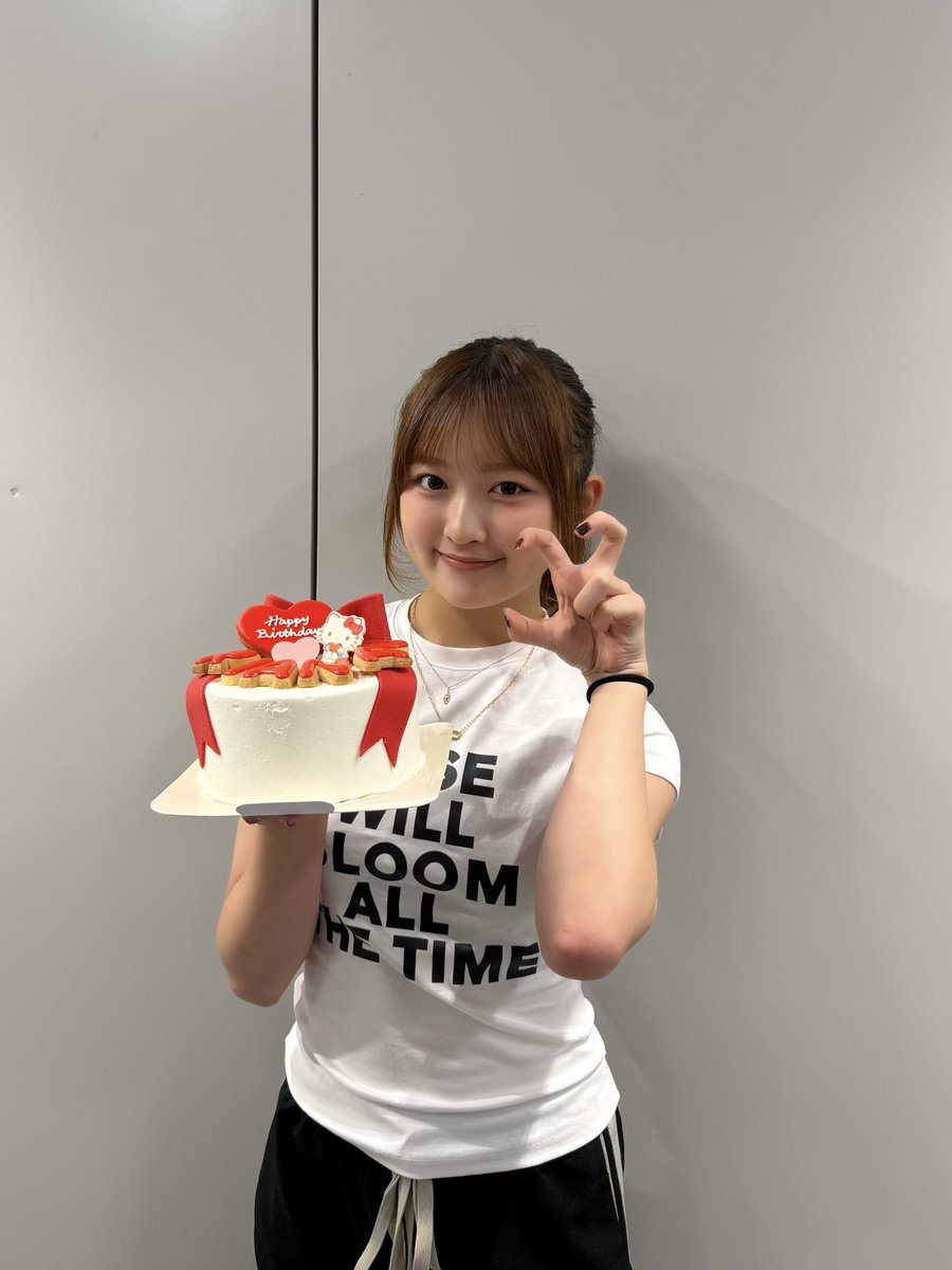 we_are_PG_'s tweet photo. 🎁⋆⸜⊹₊ 𝐇𝐚𝐩𝐩𝐲 𝐁𝐢𝐫𝐭𝐡𝐝𝐚𝐲 𝐭𝐨 #RiANA ₊⊹⸝⋆🥳

🍩 RiANAとドーナツとTSUBASA🐬
🤟 ダンボールカーで撮影中🚗📦💨
❤️ ケーキと一緒に❤︎
🎂 9月20日で15歳‼︎

#PG #全国ツアーを目指す https://t.co/eAp957d1Gx