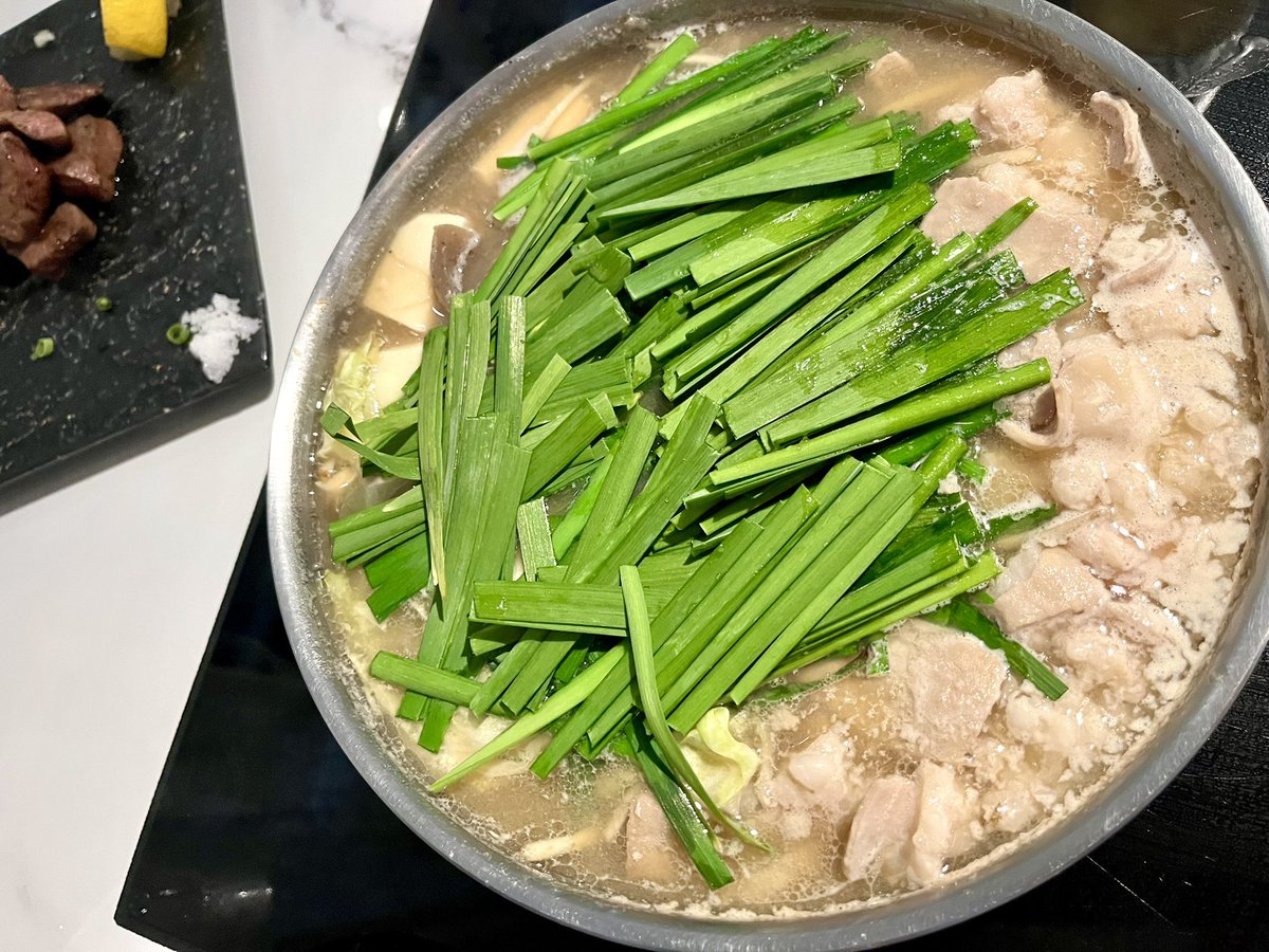 384_0804's tweet photo. 夜ご飯はもつ鍋を頂き(味噌味派！)明太子に息子が食い付き(明日駅で買って帰る)素敵な有田焼の茶器を買って2日目は終了です😌 https://t.co/blyMDxUdpD