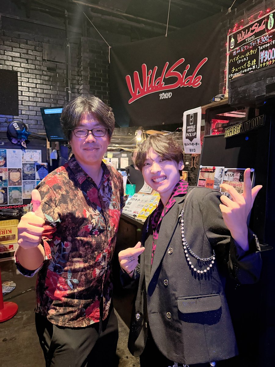 rana_roller's tweet photo. Feel The Music On Friday Vol.3終演！
出演者&amp;スタッフさんと✨@ftm_on_friday 
ギターセッションめちゃ貴重な体験で楽しかったです！
いつも穏やかで優しいs.tayamaさんと @s_tayama_guitar 

インスタ▼
https://t.co/WhDdJ83iBn

#WildsideTokyo #ライブイベント  #ギター #ギターセッション https://t.co/eshqKWmpoZ
