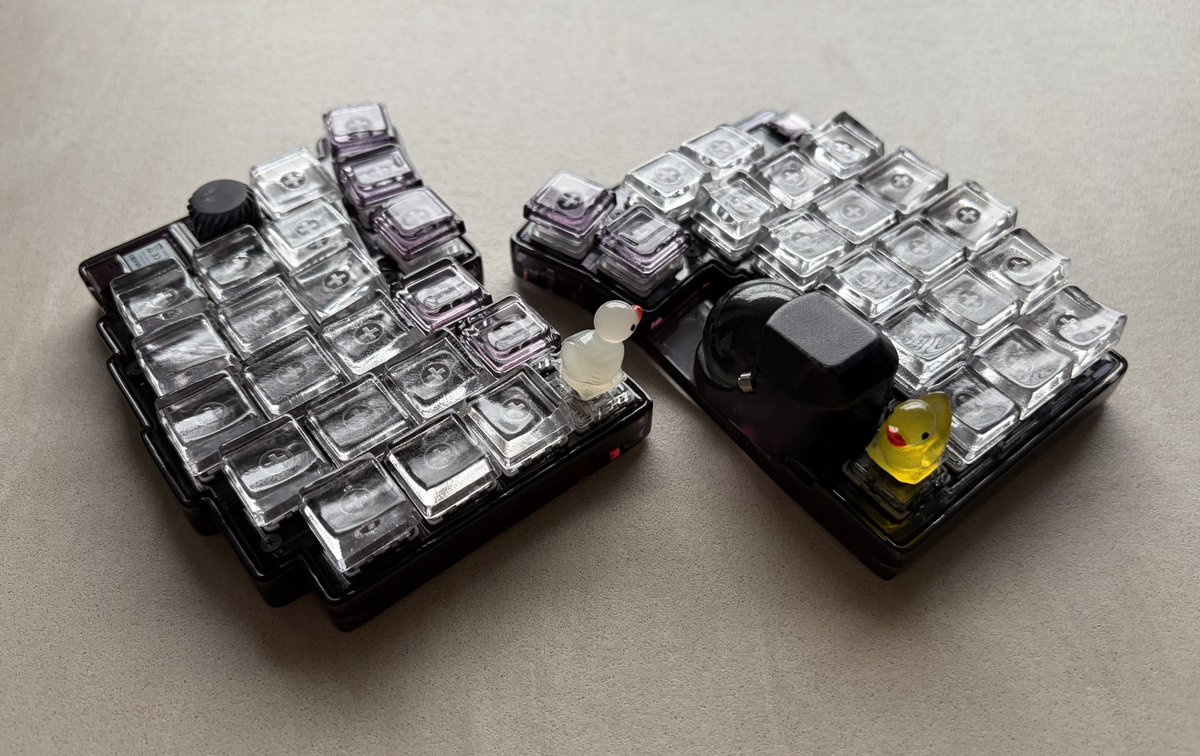 nekosyfu's tweet photo. ツインヒヨコスタイル🐣🐥

Keyboard: moNa2
Switch: Lofree hades
Keycap: Ridge Cap
#KEEB_PD #KEEB_PD_R320 https://t.co/OOJKcJqRR7