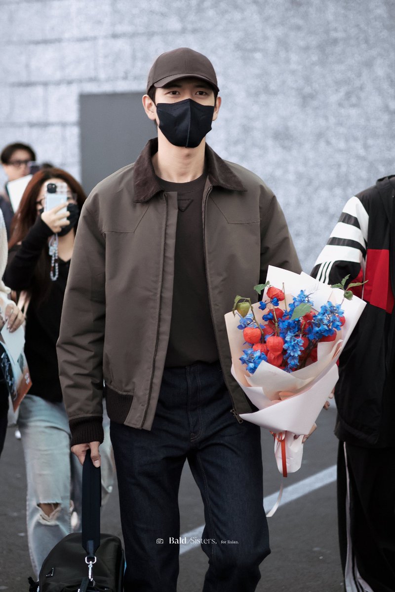 1019source's tweet photo. 260920 Li Xian in Milan for @Prada 🇮🇹
#LiXian #李现 #PradaSS27 ©BaldSisters https://t.co/yhR5BXFCYL