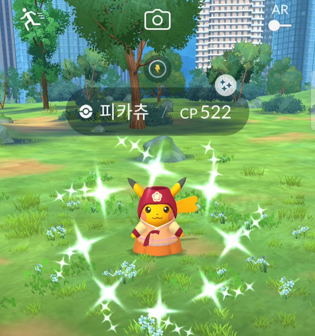 byul9352's tweet photo. 3일간 100마리 넘게 잡았는데 드디어 오늘 색이다른 피카츄가 나타났어요!
그리고 색이 다른 파이리 까지..! 너무 귀여워 🙊

힘들었지만 너무 행복하네요😄😄
10월 11일까지 이벤트 기간이니까 이제 여유를 가지고 해도 되겠네요 https://t.co/e4qpHVUtiy