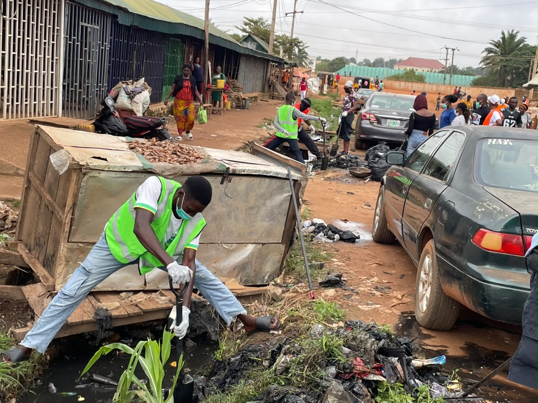 DevTrainNg's tweet photo. 🌍 World CleanUp Day 2026 in Benue State
DevTrain Nigeria joined fellow Benue environmentalists and community groups to mark this global environmental action.
#WorldCleanupDay2026
#CleanPlatesCleanCities
#StriveFor5
#SustainableYouthDevelopment https://t.co/QcdGjd5KbG