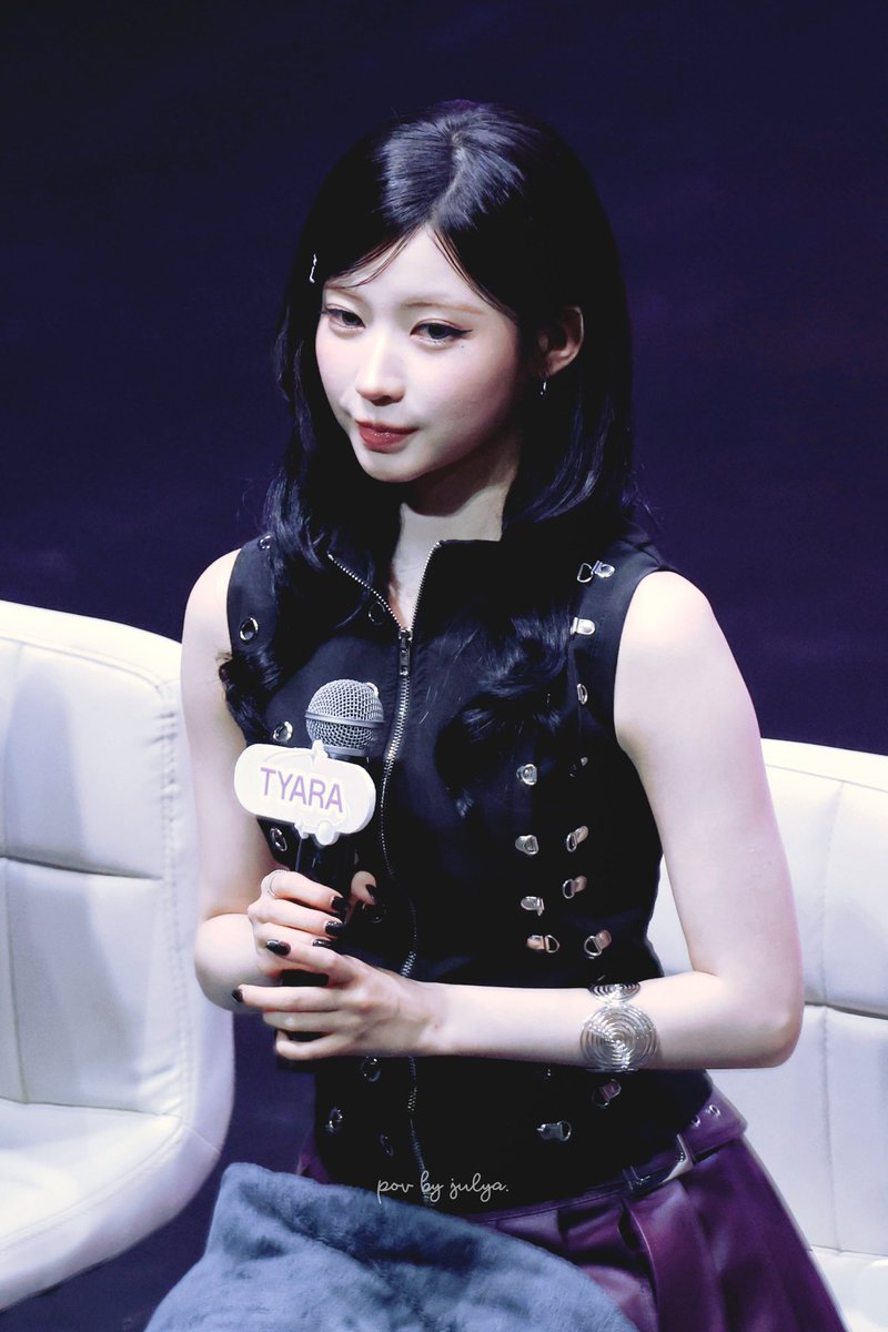 julyaxne's tweet photo. 260919 OPPO Global Fan Meet Up

@YGBABYMONSTER_ 
#BABYMONSTER #베이비몬스터 #ENAMIASA #아사 #ASA https://t.co/5E51Ha5QjD