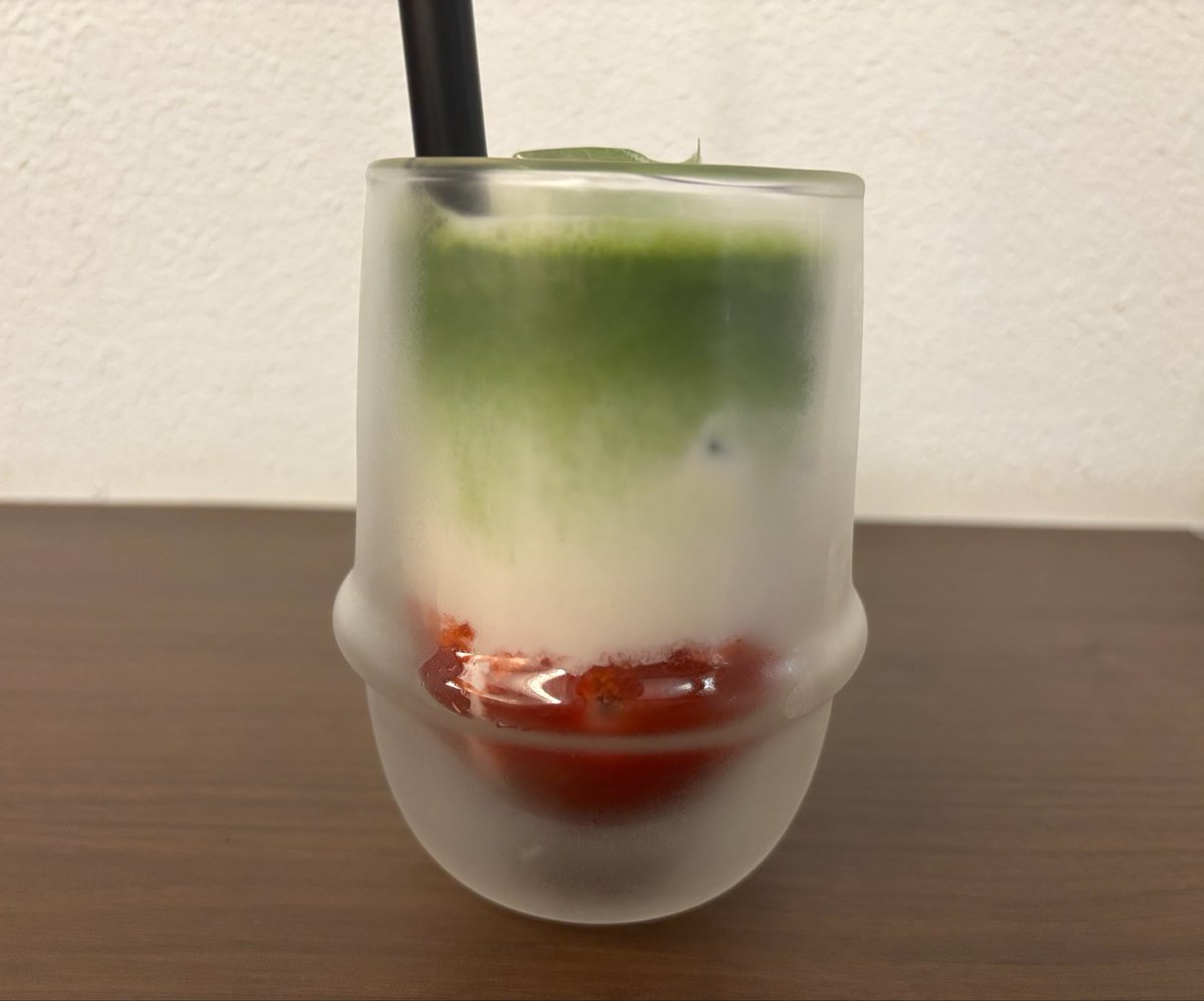 cureyellsora's tweet photo. パンケーキ！抹茶いちごミルク！ https://t.co/2oa995ooOK