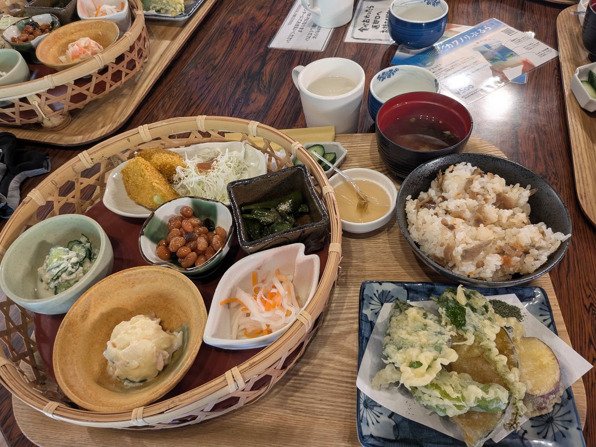 gz3wj's tweet photo. 岐阜ファミリーパークから山県市の円原川までライド
円原川近くのおんせえよぉ〜さんでランチ
豆と炊き込みご飯がかなり美味しかった
ドボン装備持ってこなかったの後悔…
川は綺麗やった🥰 https://t.co/FyeoKegAaW