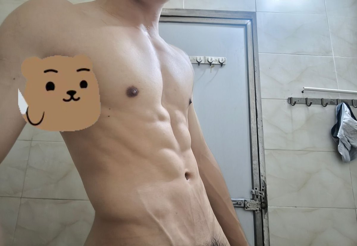 HuanQ42573's tweet photo. 广东小伙爱洗澡
#反差 #男大 #体育生 #薄肌 https://t.co/itUTeT6wbK