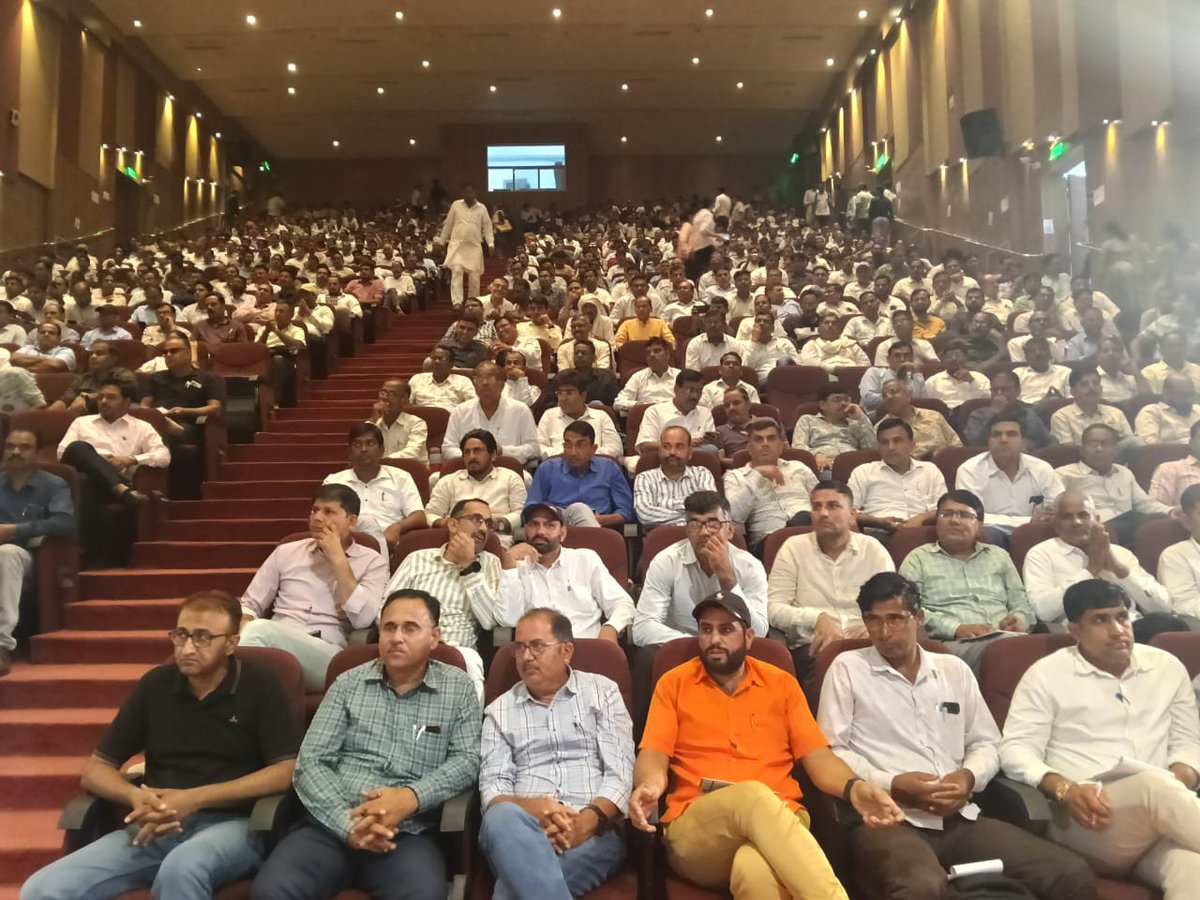 OysVikash's tweet photo. Intellectual get together-02 
Shandar program 
@MohanSihag24 @ReslaRajasthan @PramendraKulhar @vikram_khicher https://t.co/6QpNeSjDYn