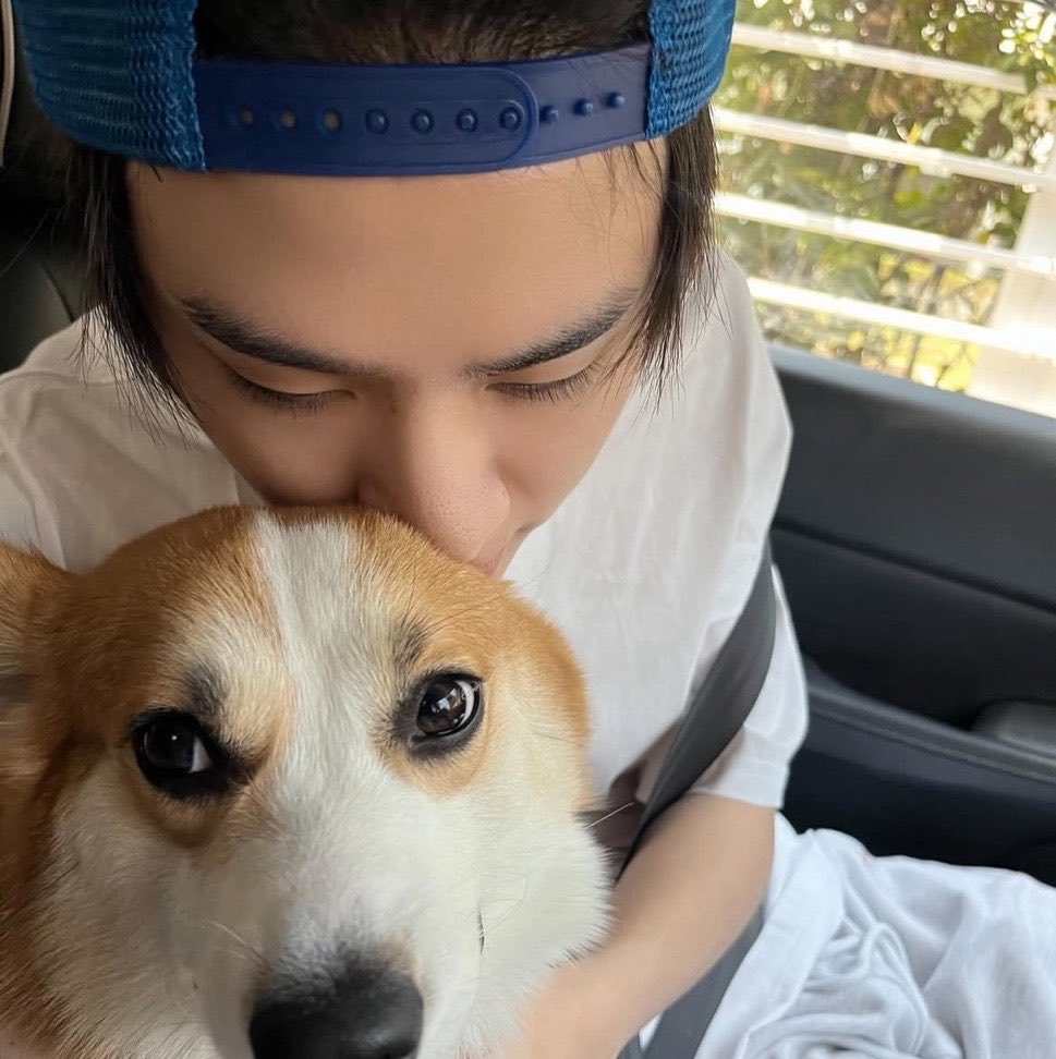 dinorizon's tweet photo. the driver                  passenger prince https://t.co/S2FlpDmtQn