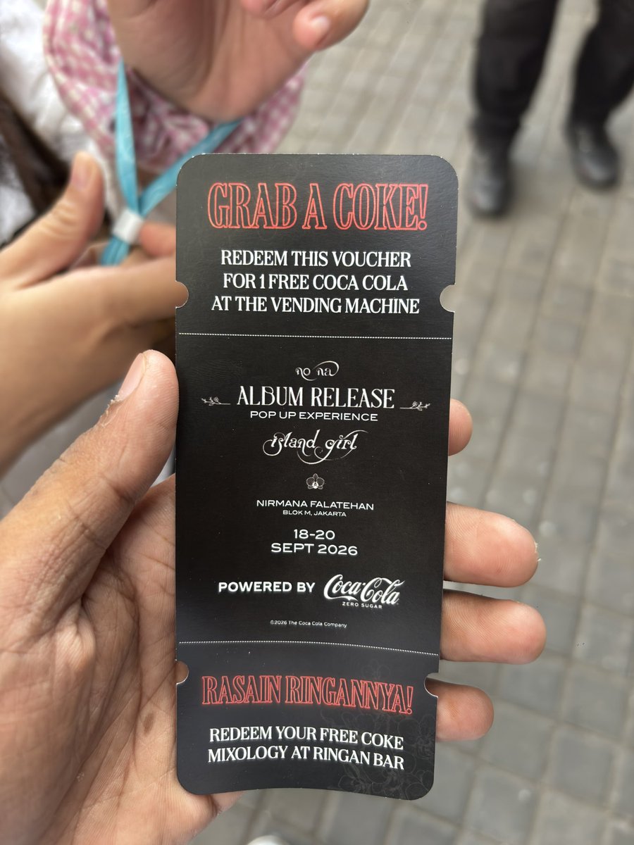 aveelatte's tweet photo. Ada yang lagi di pop up nona di blokm today? https://t.co/CxfSjmlyVZ
