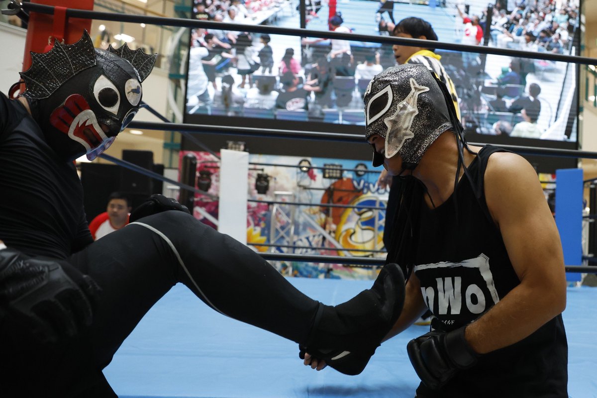 YmoTechnopolis's tweet photo. 長浜プロレス観に行ってきた！
今日も大勢の方で賑わってました。
試合前のフラダンスも良かったです。 https://t.co/GoSARZ2Rqh