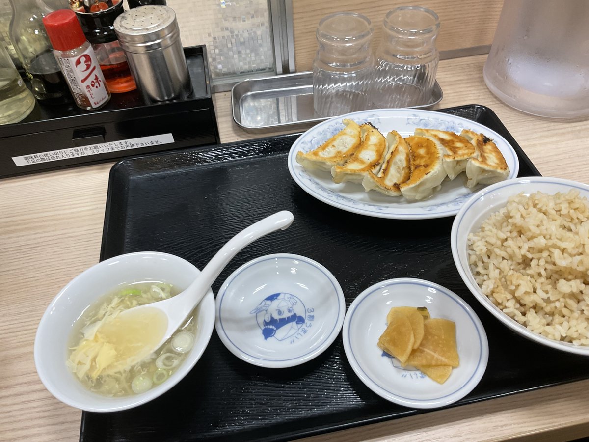 chopin257342's tweet photo. 全部できてから出さない飲食なんなの https://t.co/ykJFyFrGyU