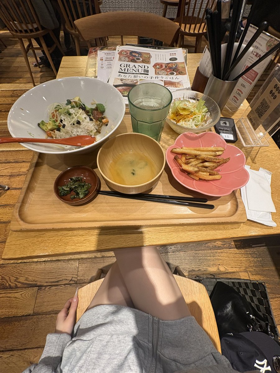 siegzeon_'s tweet photo. ポテトまで頼んでおいて､ありえんくらい残してる帰りたい https://t.co/WOYGctRyc1