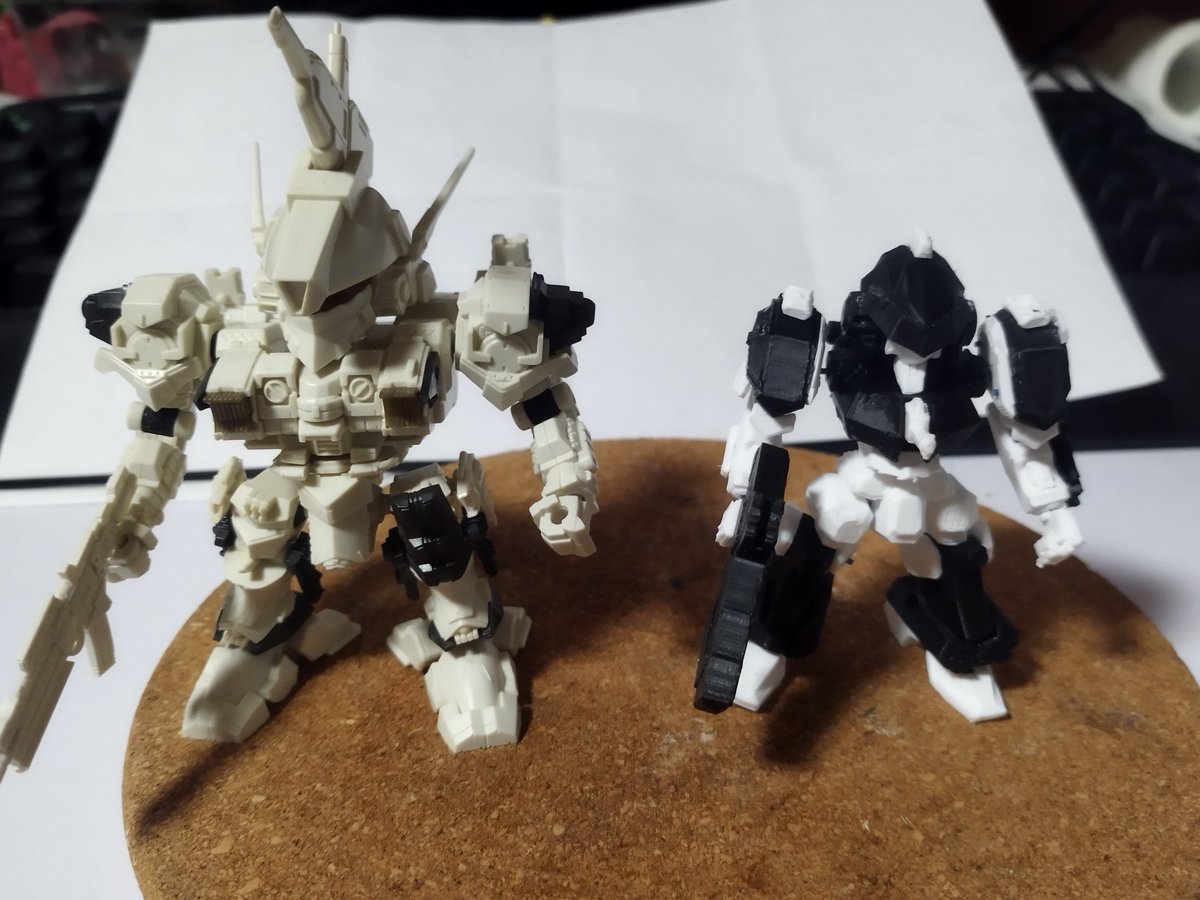 sgmozan3's tweet photo. コトブキヤのDスタイルノブリスと大きさ比較
やはり10〜12cmくらいの大きさが良さそう https://t.co/eOTXTPVr2E