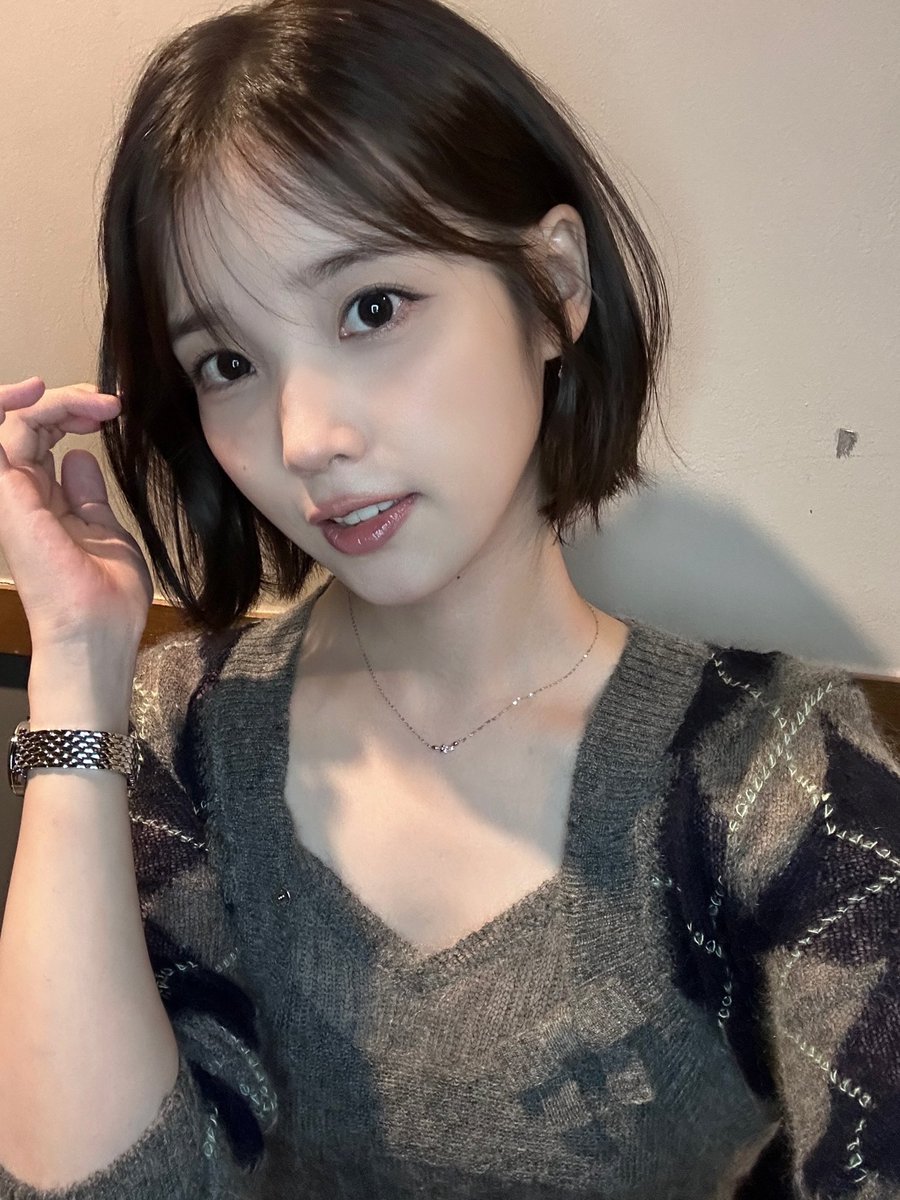 _IUofficial's tweet photo. [📷]
260920
<IU CONCERT : The Golden Hour>,
<IU CONCERT : THE WINNING> 무대인사

오랜만에 만나보는 무대인사 징니💜
단발 징니 실제로 보니까 더 예쁘죠?(๑˃̵ᴗ˂̵)

유애나랑 함께 보내서 더 재밌고
사랑 가득 채운 징짜 행복한 일요일이었어요🎶

#아이유 #IU
#The_Golden_Hour #골든아워
#IU_CONCERT #THE_WINNING