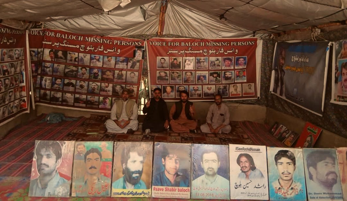 VBMP5's tweet photo. وی بی ایم پی کا احتجاجی کیمپ 6364ویں روز جاری۔

نشنل ڈیموکریٹک پارٹی کے آرگنائزر ایڈووکیٹ شاہ زیب بلوچ، کریم پرہاد اور دیگر نے کیمپ کا دورہ کرکے لاپتہ افراد کے لواحقین سے اظہارِ یکجہتی کیا۔

انہوں نے لاپتہ افراد کی بازیابی اور جبری گمشدگیوں کے خاتمے کا مطالبہ کیا۔ https://t.co/kncw1alMpm
