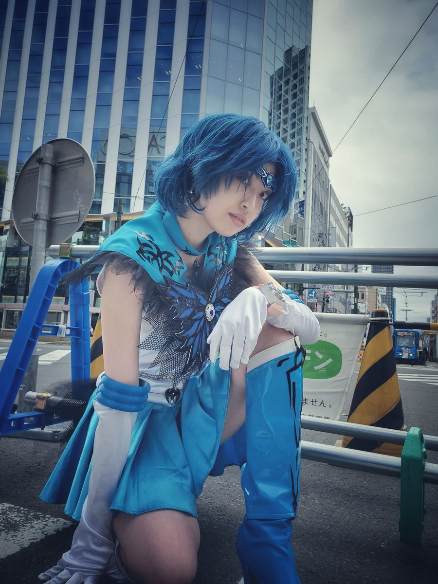 MasaAYANO8789's tweet photo. Cosplay Memorial💙
美少女戦士セーラームーン（実写版）
セーラーマーキュリー/水野亜美
SAILOR MOON（'03 Drama Ver.）
SAILOR MERCURY

遠近感の魔法で脚長に🖤

📸チャーミーさん（@S6093cho）
#サツコス
#Cosplay
#セーラーマーキュリー
#ダークマーキュリー
#セラムンコスプレ部
#SAILORMERCURY https://t.co/YbtymADupP
